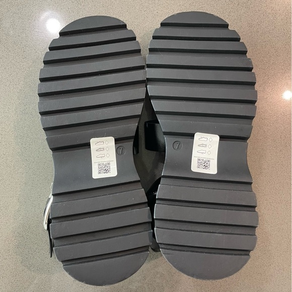 ASOS DESIGN Factor buckle hardware fisherman platform sandals in black size 9 - Picture 7 of 12